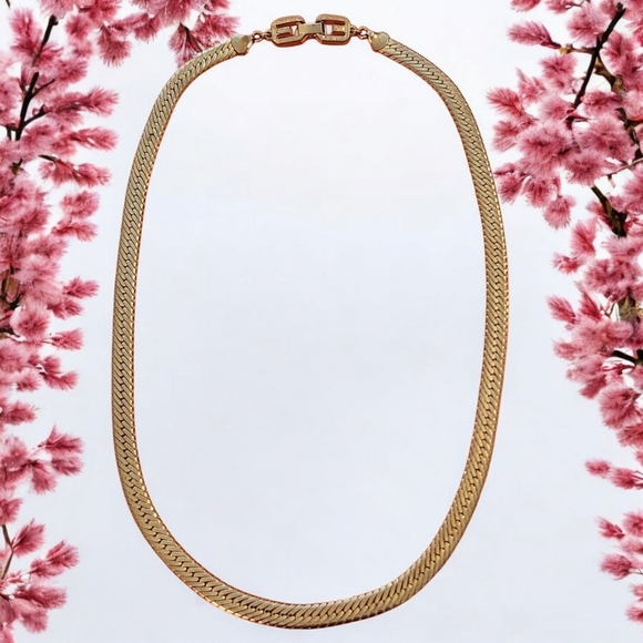 1980s Vintage Givenchy Gold Plated Double G Clasp Herringbone Chain - Picture 12 of 13